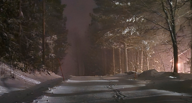 Mycket snö på vägen.