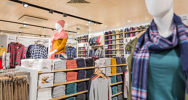 En affär som säljer kläder.