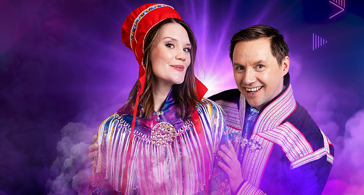 Två personer ser glada ut.