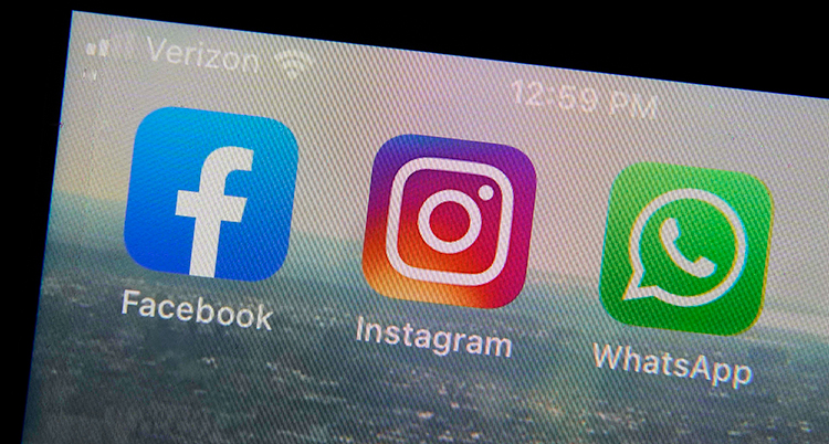 En mobilskärm där man ser ikoner för apparna Facebook, Instagram och Whatsapp.