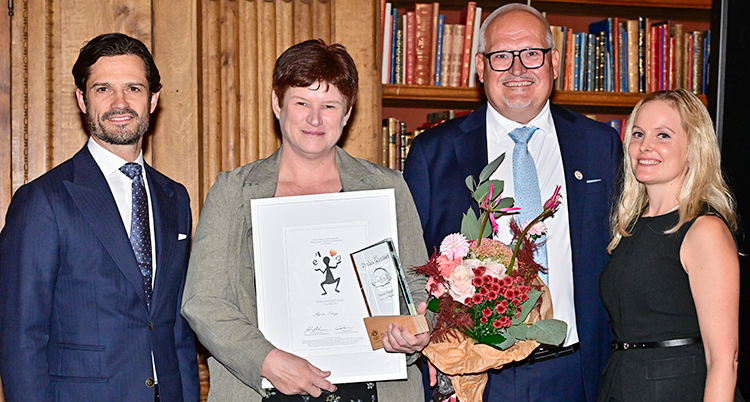 Fyra personer står bredvid varandra. Från vänster är det prins Carl Philip, Marie Trapp, Anders Abrahamsson och Inger Rålenius.